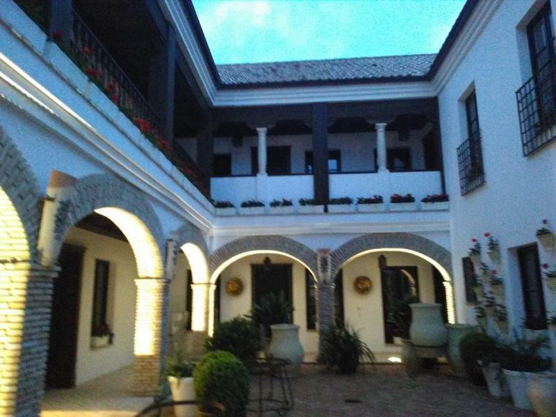 Suites La Posada De Pilar กอร์โดบา ภายนอก รูปภาพ