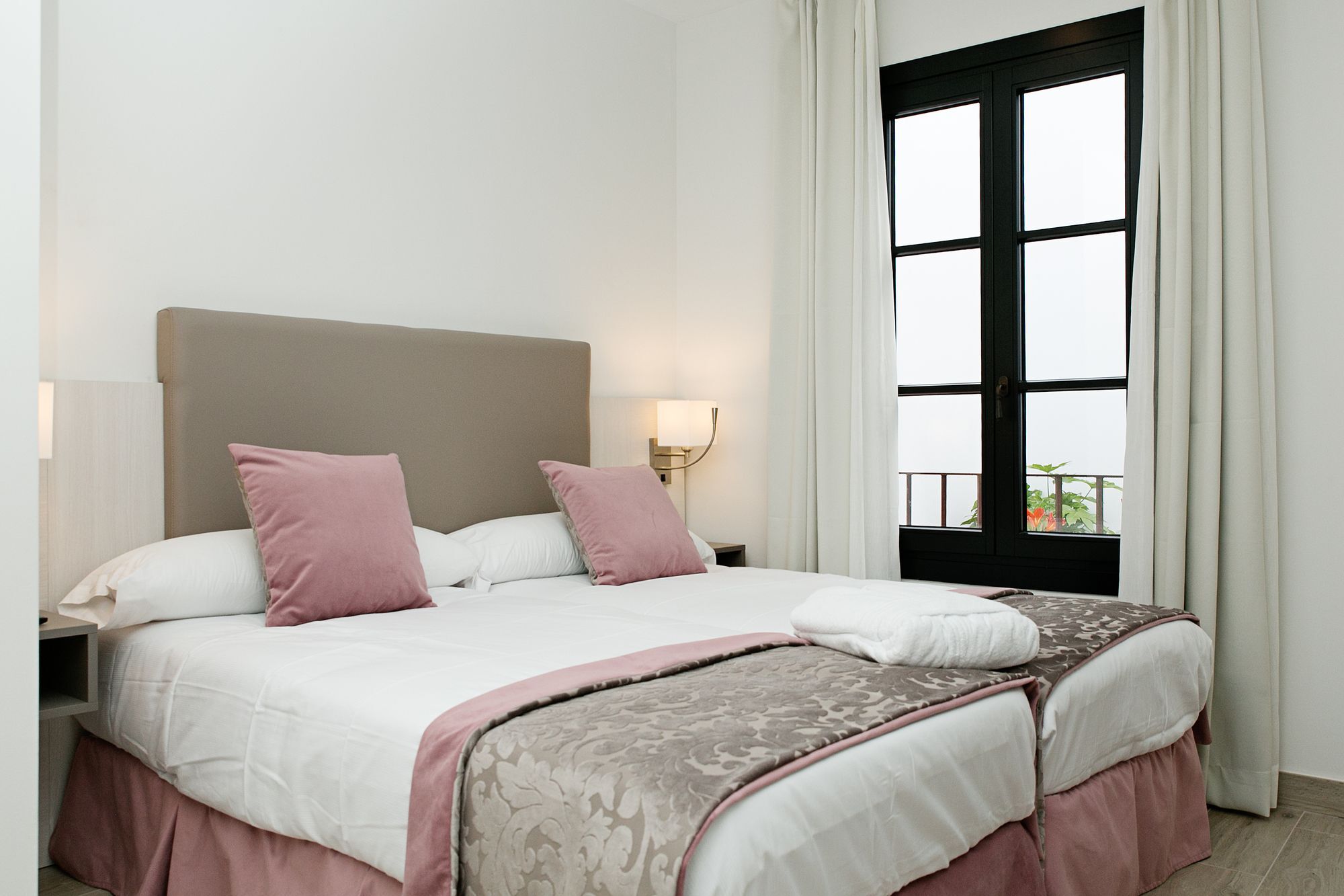Suites La Posada De Pilar กอร์โดบา ภายนอก รูปภาพ